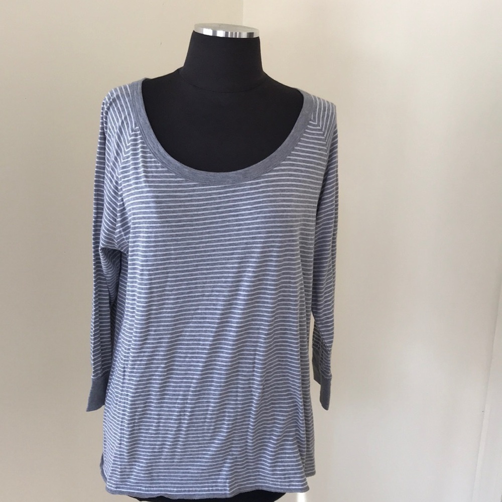 NWT! JAMES Perse size 4 grey striped Top